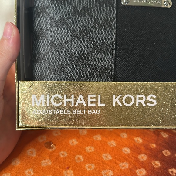 Michael Kors Adjustable Belt Bag Gift Set NWT In Box Black Grey Silver Hardware - Picture 3 of 5